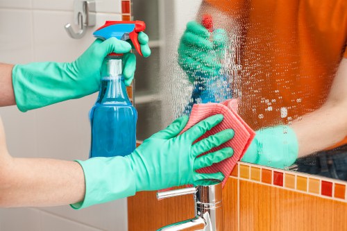 Professional hard floor cleaning in SE5 for a polished floor surface