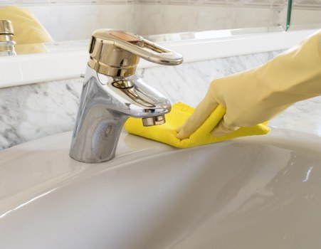 Domestic cleaning in SE5 focusing on kitchen surfaces and appliances